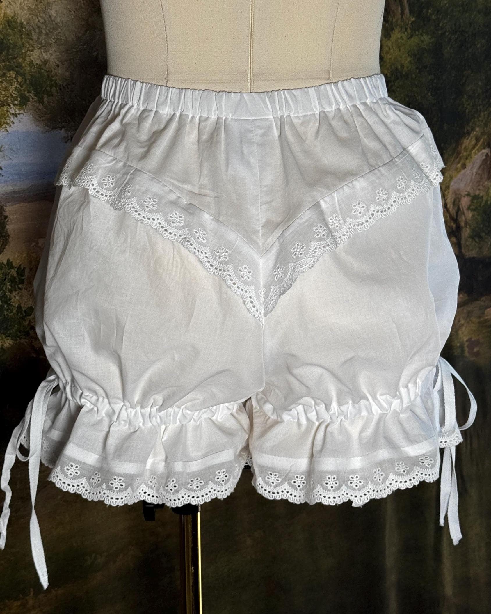 Back view of the white cotton bloomers with lace hem