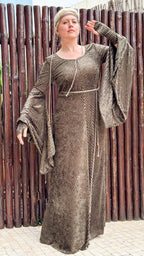 Elven gown with one sleeve raised to show the drape